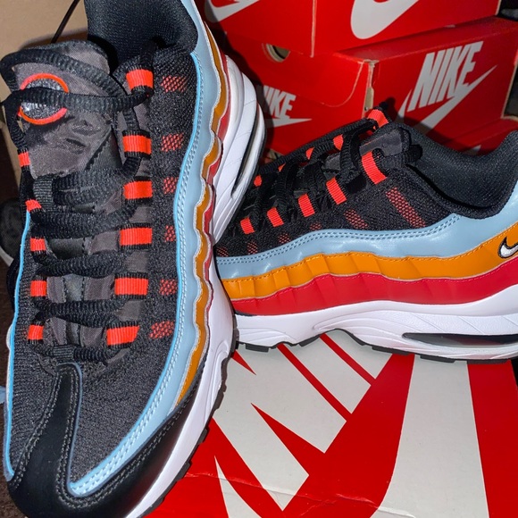 NIKE AIR MAX 95 - Picture 5 of 6